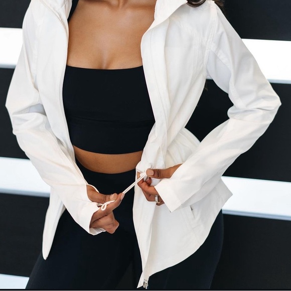 Buffbunny Collection Rain Jacket - Picture 3 of 16